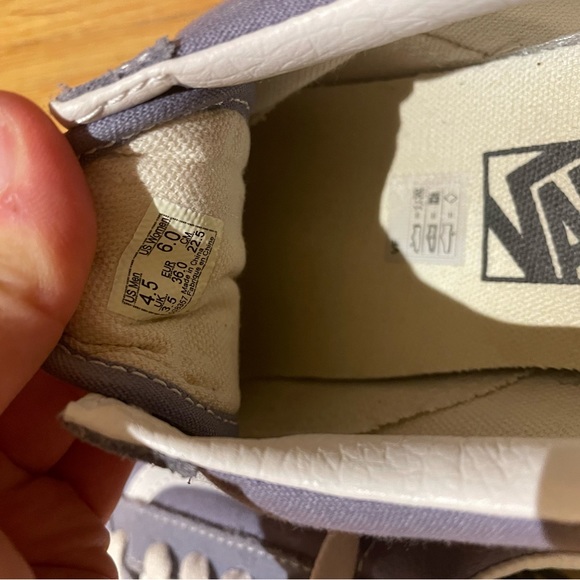 Vans - Picture 3 of 4
